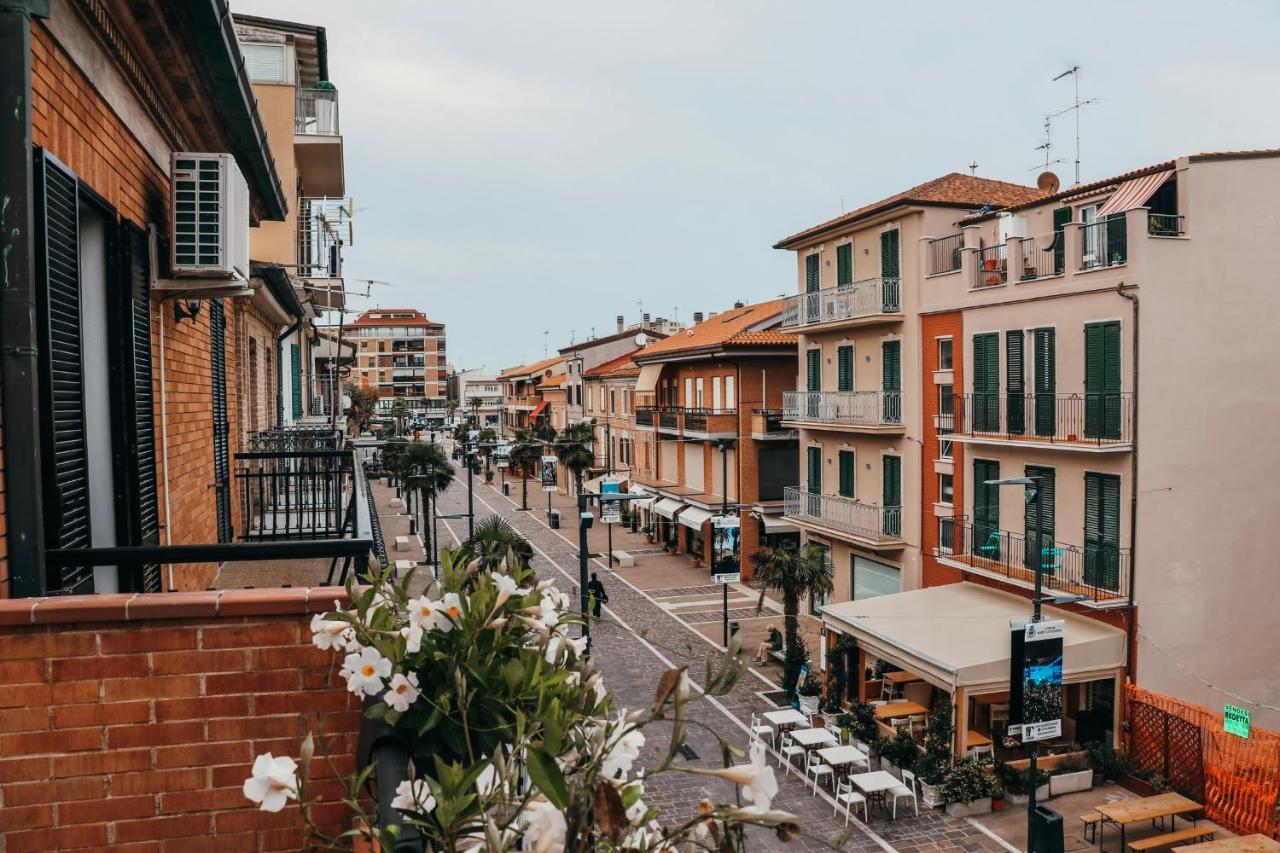 ホテル Battisti 56 Porto SantʼElpidio エクステリア 写真