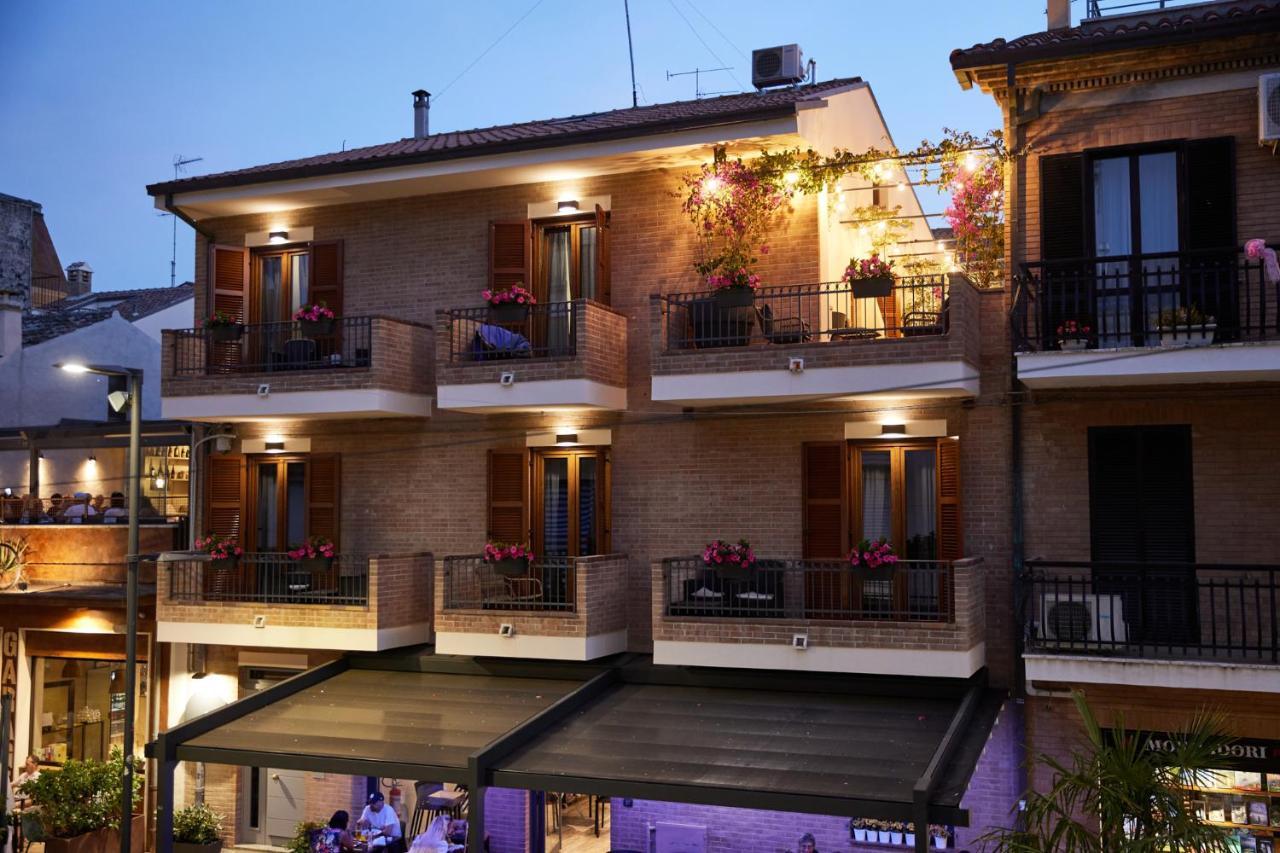 ホテル Battisti 56 Porto SantʼElpidio エクステリア 写真